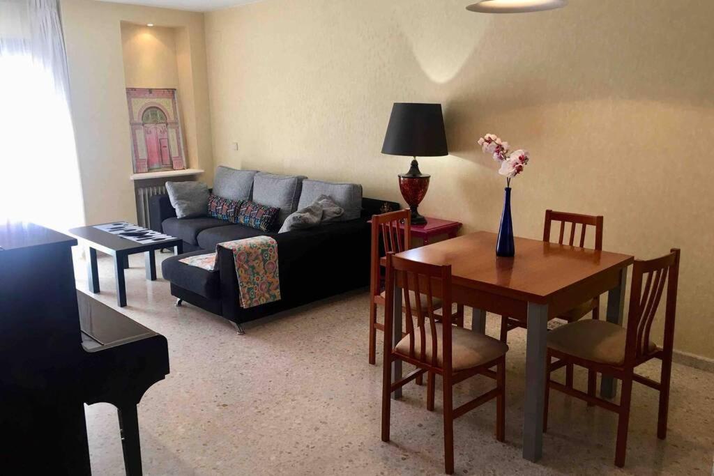 Confortable-Tranquilo Apartamento Junto Al Centro マラガ エクステリア 写真